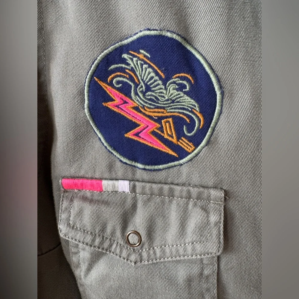 Arizona Jeans Co. Women’s Olive Green Button Down Shirt/Shacket with Patches Med - Picture 3 of 8